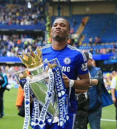 Aktuell Fußball, England, Premier League, Meisterfeier FC Chelsea Chelsea s Didier Drogba celebrates with the trophy Barclays Premier League - Chelsea vs Sunderland - Stamford Bridge - England - 24th May 2015 - Picture David Klein Sportimage EDITORIAL USE ONLY. No use with unauthorised audio, video, data, fixture lists, club league logos or live services. Online in-match use limited to 120 images, no video emulation. No use in betting, games or single club league player publications.