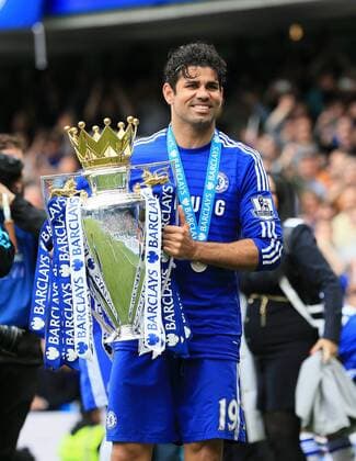 Aktuell Fußball, England, Premier League, Meisterfeier FC Chelsea Chelsea s Diego Costa celebrates with the trophy Barclays Premier League - Chelsea vs Sunderland - Stamford Bridge - England - 24th May 2015 - Picture David Klein Sportimage EDITORIAL USE ONLY. No use with unauthorised audio, video, data, fixture lists, club league logos or live services. Online in-match use limited to 120 images, no video emulation. No use in betting, games or single club league player publications.