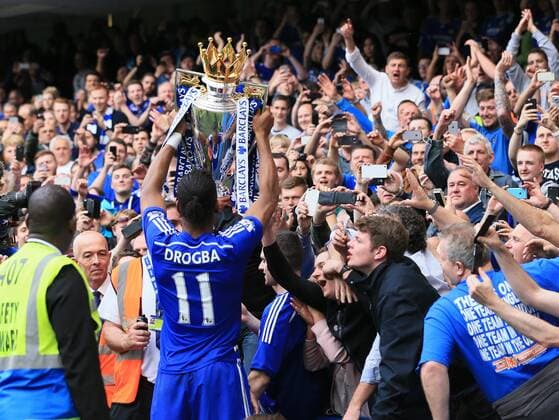 Aktuell Fußball, England, Premier League, Meisterfeier FC Chelsea Chelsea s Didier Drogba celebrates with the trophy Barclays Premier League - Chelsea vs Sunderland - Stamford Bridge - England - 24th May 2015 - Picture David Klein Sportimage EDITORIAL USE ONLY. No use with unauthorised audio, video, data, fixture lists, club league logos or live services. Online in-match use limited to 120 images, no video emulation. No use in betting, games or single club league player publications.
