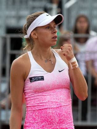 Aktuell Tennis, Grand Slam, French Open in Paris, Tag 1 Magda Linette (POL) Tennis - French Open 2015 - Grand Slam ITF ATP Tennis Herren WTA Tennis Damen - Roland Garros - Paris - - France - 24 May 2015. Juergen Hasenkopf