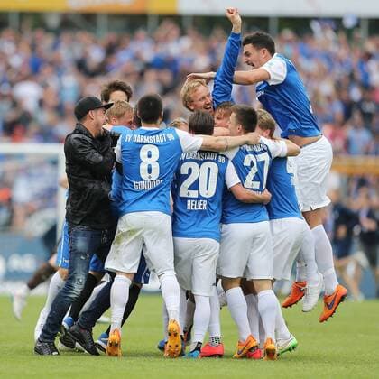 vl. nach dem Spiel Darmstaedter Mannschaft Emotionen, Freude, Jubel, Begeisterung, Triumph SV Darmstadt 98 - FC St. Pauli, Fussball, 2. FBL, 24.05.2015 , Copyright: Voelker Eibner-Pressefoto EP_TVR