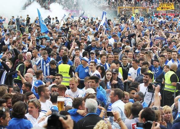 vl. nach dem Spiel Emotionen, Freude, Jubel, Begeisterung, Triumph SV Darmstadt 98 - FC St. Pauli, Fussball, 2. FBL, 24.05.2015 , Copyright: Voelker Eibner-Pressefoto EP_TVR