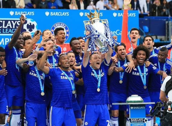 Aktuell Fußball, England, Premier League, Meisterfeier FC Chelsea Chelsea s John Terry celebrates with the trophy Barclays Premier League - Chelsea vs Sunderland - Stamford Bridge - England - 24th May 2015 - Picture David Klein Sportimage EDITORIAL USE ONLY. No use with unauthorised audio, video, data, fixture lists, club league logos or live services. Online in-match use limited to 120 images, no video emulation. No use in betting, games or single club league player publications.