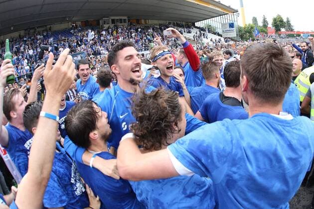 24.05.2015, xjfx, Fussball 2.Bundesliga, SV Darmstadt 98 - FC St.Pauli, v.l. Darmstaedter Spieler nach Spielende, jubeln jubelt