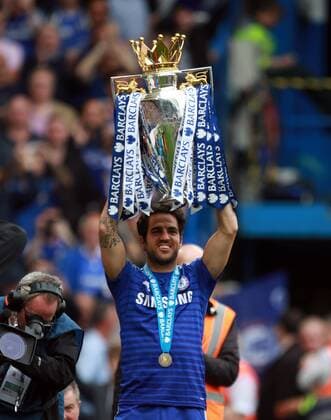 Aktuell Fußball, England, Premier League, Meisterfeier Chelsea Chelsea FC v AFC Sunderland . . London, UK . . 24.05.2015 Cesc Fabregas (C) with the trophy. 