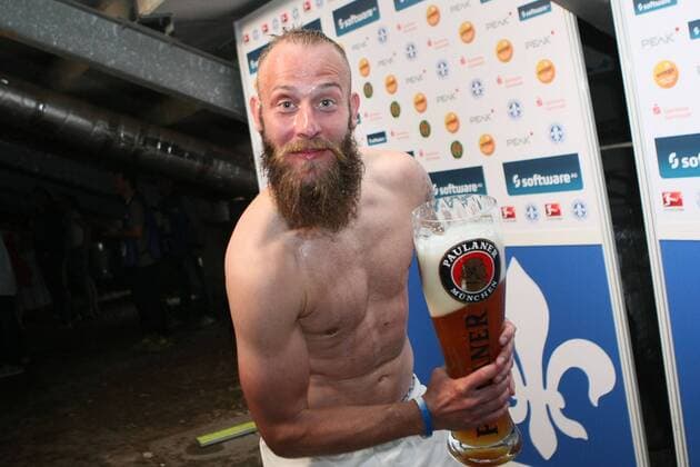 24.05.2015, xjfx, Fussball 2.Bundesliga, SV Darmstadt 98 - FC St.Pauli, v.l. Marco Sailer (SV Darmstadt 98), jubeln jubelt nach Spielende.
