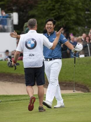 24.05.2015. Wentworth, England. BMW PGA Golf Herren Golf Championship. Final Round. Byeong Hun An KOR celebrates the winning putt on the 18th green during the final round of the 2015 BMW PGA Championship from The West Course Wentworth Golf Club. Byeong Hun An KOR won the BMW PGA with a score of 21 under par. xStephenxBartholomewx  ActionPlus11623860