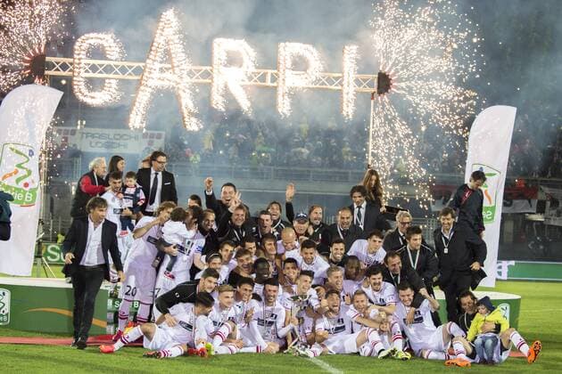 Carpi team group Mannschaftsbild Totale MAY 22, 2015 - Football Soccer : Players of Carpi celebrate their promotion to Serie A after the Italian Serie B match between Carpi FC 0-0 Catania at Stadio Sandro Cabassi in Carpi, Italy. Noxthirdxpartyxsales  (ptmb075722)