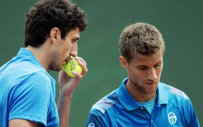 TENNIS - WTA Tennis Damen French Open 2015 PARIS,FRANCE,26.MAY.15 - TENNIS - WTA World Tour, Grand Slam, Roland Garros, French Open, doubles. Image shows Philipp Oswald (AUT) and Martin Klizan (SVK). GEPAxpictures xMatthiasxHauer