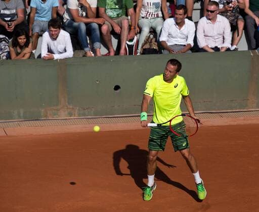 Philipp Kohlschreiber (GER) spielt vor der vollen Zuschauer Tribüne, Fans, Tennis - French Open 2015 - Grand Slam ITF ATP Tennis Herren WTA Tennis Damen - Roland Garros - Paris - - France - 27 May 2015. Juergen Hasenkopf