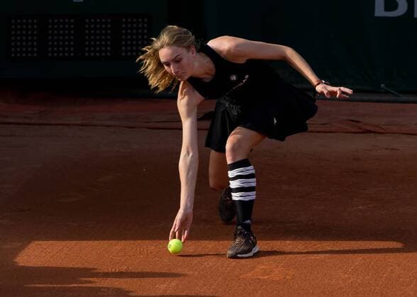 French Open 2015 ,Ballmaedchen in Aktion, Tennis - French Open 2015 - Grand Slam ITF ATP Tennis Herren WTA Tennis Damen - Roland Garros - Paris - - France - 27 May 2015. Juergen Hasenkopf