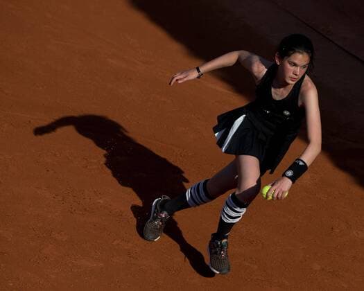 French Open 2015 ,Ballmaedchen in Aktion, Tennis - French Open 2015 - Grand Slam ITF ATP Tennis Herren WTA Tennis Damen - Roland Garros - Paris - - France - 27 May 2015. Juergen Hasenkopf