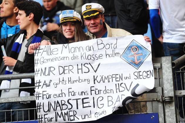 Fussball 1. Bundesliga Relegation Hamburger SV - Karlsruher SC am 28.05.2015 in der Imtech Arena in Hamburg HSV-Fans vor dem Spiel