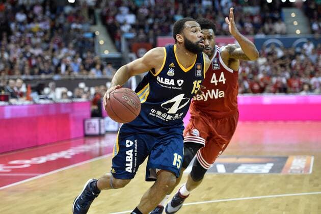 Reggie Redding (Alba Berlin), Bryce Taylor (FC Bayern Muenchen Basketball) , v.li. Aktion, FC Bayern Muenchen Basketball vs Alba Berlin, Playoff, Halbfinale, Basketball Bundesliga Saison 2014 2015, Beko BBL,28.05.15