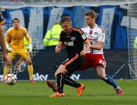 Hamburger SV - Karlsruher SC 1. Fussball Bundesliga Relegations-Hinspiel Saison 2014-2015 Hamburger SV - Karlsruher SC in der Imtech Arena Hamburg v.l.: Rouwen Hennings (Karlsruher SC), Slobodan Rajkovic (Hamburger SV)