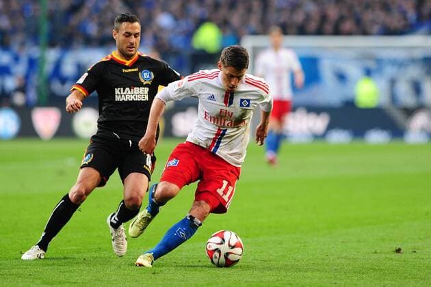 Fussball 1. Bundesliga Relegation Hamburger SV - Karlsruher SC am 28.05.2015 in der Imtech Arena in Hamburg Manuel Torres ( Karlsruhe ), links - Ivo Ilicevic ( Hamburg ), rechts