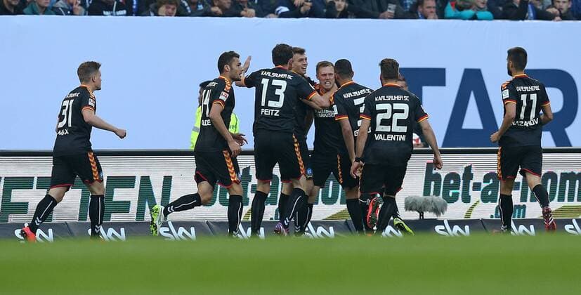28.05.2015, Fussball Saison 2014 2015, Relegation Hinspiel, Hamburger SV - Karlsruher SC in der IMTECH-Arena Hamburg, Jubel Karlsruhe zum Tor zum 0:1 