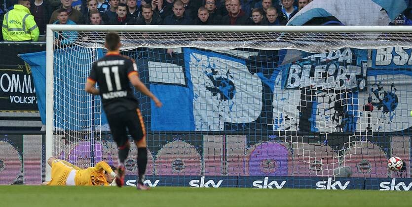 28.05.2015, Fussball Saison 2014 2015, Relegation Hinspiel, Hamburger SV - Karlsruher SC in der IMTECH-Arena Hamburg, Tor zum 0:1 