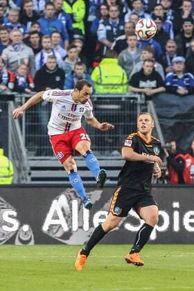Deutschland, Hamburg , Imtech Arena, Fussball, 1. , 2. Bundesliga, Relegation, Hinspiel, Saison 2014 2015 , Hamburger SV - Karlsruher SC, Marcelo Diaz HSV) Rouwen Hennings (KSC)