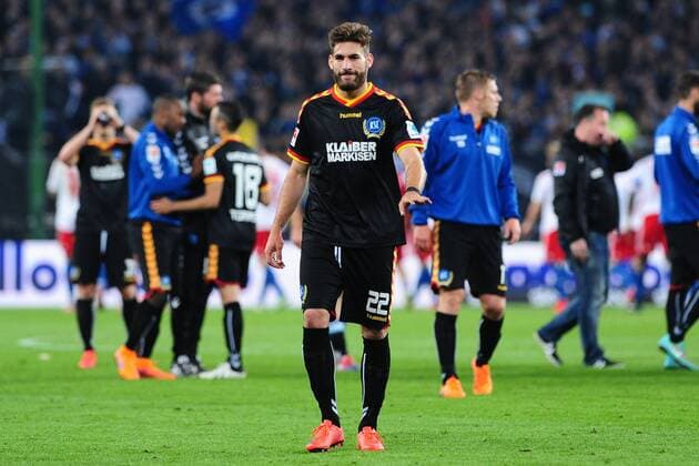 Fussball 1. Bundesliga Relegation Hamburger SV - Karlsruher SC am 28.05.2015 in der Imtech Arena in Hamburg Enrico Valentini ( Karlsruhe ) nach dem Spiel