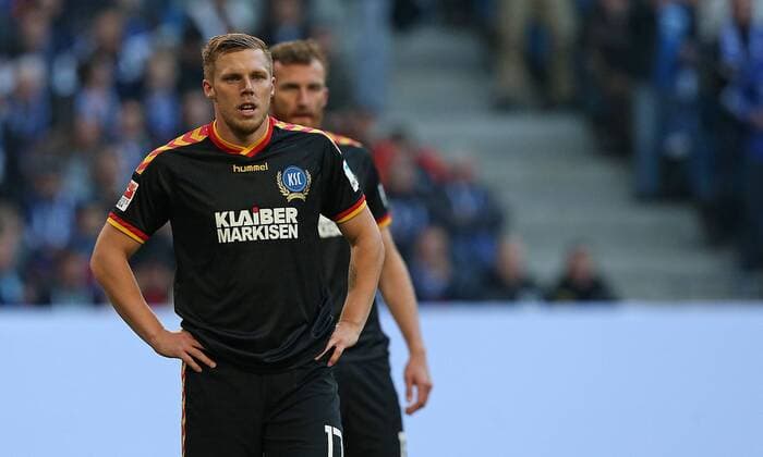28.05.2015, Fussball Saison 2014 2015, Relegation Hinspiel, Hamburger SV - Karlsruher SC in der IMTECH-Arena Hamburg, Rouwen Hennings (Karlsruhe) 