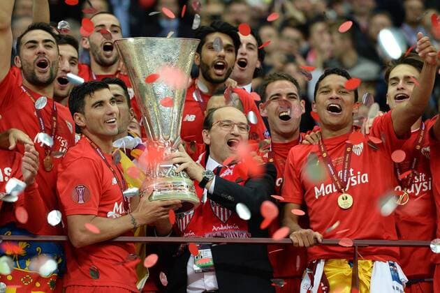 Warschau, Polen - Europa League Finale 2014 2015, FC Sevilla feiert den Sieg: Jose Antonio Reyes-Jose Castro-Carlos Bacca 