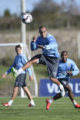 Aktuell ußball, Copa America, Training Uruguay CANELONES, May 28, 2015 -- Uruguayan National Football Team player Ricardo Guzman Pereira (C) takes part in a training session, at Uruguay Celeste sports complex, in Canelones, 30km from Montevideo, capital of Uruguay, on May 28, 2015. Uruguayan National Football Team prepared to take part in the Copa America 2015, to be held from June 11 to July 4 in Chile. Nicolas Celaya) (jg) (SP)URUGUAY-CANELONES-COPA AMERICA-TRAINING e NICOLASxCELAYA