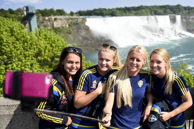 28.05.2015, Toronto - Nationalteam Schweden 2015 - Ausflug zu den Niagarafällen - Emilia Appelqvist, Hilda Carlen, Amanda Ilestedt und Elin Rubensson während des Ausflugs. kod CS 57658 News - May 28, 2015  - ZUMAb138