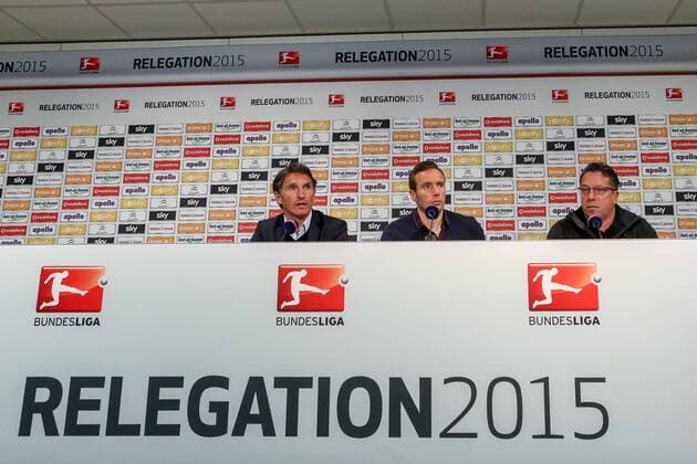 Deutschland, Hamburg , Imtech Arena, Fussball, 1. , 2. Bundesliga, Relegation, Hinspiel, Saison 2014 2015 , Hamburger SV - Karlsruher SC, Trainer Bruno Labbadia, Medienchef Jörn Wolf(HSV),Trainer Markus Kauczinski(KSC) bei der PK nach dem Spiel