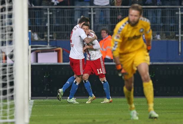 28.05.2015, Fussball Saison 2014 2015, Relegation Hinspiel, Hamburger SV - Karlsruher SC in der IMTECH-Arena Hamburg, Jubel v.l. Dennis Diekmeier (Hamburg) und Torschütze Ivo Ilicevic (Hamburg) zum Tor zum 1:1 