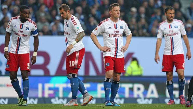 28.05.2015, Fussball Saison 2014 2015, Relegation Hinspiel, Hamburger SV - Karlsruher SC in der IMTECH-Arena Hamburg, enttäuscht v.l. Johan Djourou (Hamburg) , Pierre-Michel Lasogga (Hamburg) , Ivica Olic (Hamburg) und Heiko Westermann (Hamburg) 