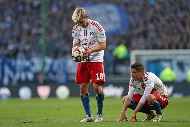 28.05.2015, Fussball Saison 2014 2015, Relegation Hinspiel, Hamburger SV - Karlsruher SC in der IMTECH-Arena Hamburg, v.l. Lewis Holtby (Hamburg) und Ivo Ilicevic (Hamburg) 