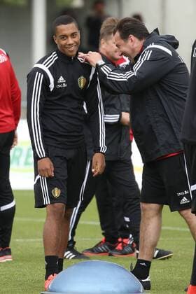 Aktuell Fußball, Training Nationalteam Belgien mit Marc Wilmots - KNOKKE-HEIST, BELGIUM: Belgium s Youri Tielemans and Belgium s head coach Marc Wilmots pictured during a training session on the second day of the training camp of Belgian national soccer team The Red Devils in Knokke-Heist, Friday 29 May 2015. The Devils are preparing for a friendly game against France and a Euro 2016 qualification game against Wales. BRUNOxFAHY  x04632975x