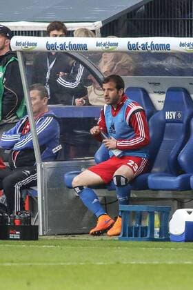 Deutschland, Hamburg , Imtech Arena, Fussball, 1. , 2. Bundesliga, Relegation, Hinspiel, Saison 2014 2015 , Hamburger SV - Karlsruher SC, Rafael van der Vaart ( HSV) auf der Ersatzbank