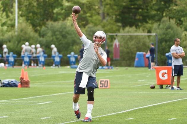 May 29, 2015 - Foxborough, Mass. - New England Patriots quarterback Tom Brady (12) throws a pass during the team s organized activities at Gillette Stadium in Foxborough Mass. Eric Canha CSM NFL American Football Herren USA 2015: Patriots Organized Team Activity MAY 29 - ZUMAc04_