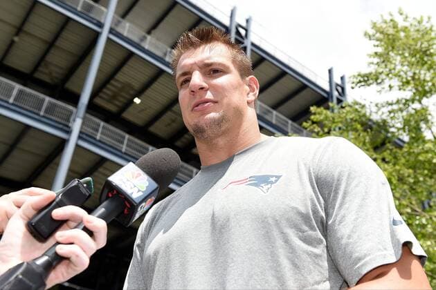 May 29, 2015 - Foxborough, Mass. - New England Patriots tight end Rob Gronkowski (87) answers question from the media at the team s organized activities at Gillette Stadium in Foxborough Mass. Eric Canha CSM NFL American Football Herren USA 2015: Patriots Organized Team Activity MAY 29 - ZUMAc04_