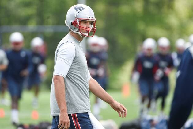 May 29, 2015 - Foxborough, Mass. - New England Patriots quarterback Tom Brady (12) participates in the team s organized activities in Foxborough Mass. Eric Canha CSM NFL American Football Herren USA 2015: Patriots Organized Team Activity MAY 29 - ZUMAc04_