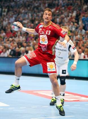 Aktuell Handball, Champions League, Final 4, THW Kiel - MKB Veszprem LANXESS ARENA 30.05.2015 THW KIEL - MKB-MVM VESZPREM Pictured: MOMIR ILIC ( MKB ) FOT MICHALxNOWAK NEWSPIX.PL COLOGNE , LANXESS ARENA 30.05.2015 HANDBALL SEASON 2014 2015 VELUX EHF CHAMPIONS LEAGUE FINAL FOUR SEMI-FINAL THW KIEL - MKB-MVM VESZPREM MOMIR ILIC ( MKB ) MICHALxNOWAK NEWSPIX.PL --- Newspix.pl  150527MIN168