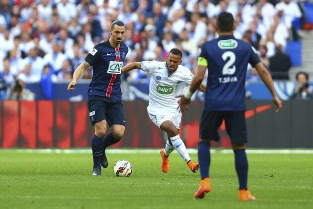 Aktuell Fußball, Frankreich, Coupe de France, AJ Auxerre - Paris St. Germain Zlatan Ibrahimovic (PSG) vs Remi Mulumba (AJA) FOOTBALL : Auxerre vs Paris Saint Germain - Finale Coupe de France - 30 05 2015 GwendolineLeGoff 