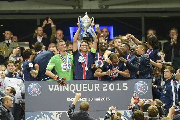 Jubel des joueurs Parisiens sur le podium Thiago Silva (PSG) brandissant le trophee FOOTBALL : PSG vs Auxerre - Finale coupe de France - 30 05 2015 