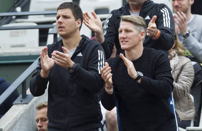 TENNIS - WTA Tennis Damen French Open 2015 PARIS,FRANCE,31.MAY.15 - TENNIS - WTA World Tour, Grand Slam, Roland Garros, French Open. Image shows Zlatko Novkovic and Bastian Schweinsteiger (Bayern). GEPAxpictures xMatthiasxHauer