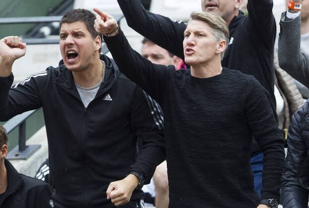TENNIS - WTA Tennis Damen French Open 2015 PARIS,FRANCE,31.MAY.15 - TENNIS - WTA World Tour, Grand Slam, Roland Garros, French Open. Image shows Zlatko Novkovic and Bastian Schweinsteiger (Bayern). GEPAxpictures xMatthiasxHauer
