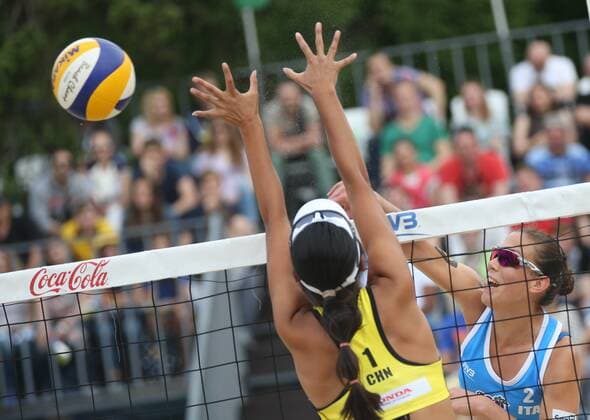 MOSCOW, RUSSIA. MAY 31, 2015. China s Fan Wang (L) blocks Italy s Viktoria Orsi Toth in their 2015 FIVB Beach volleyball Beachvolleyball Grand Slam bronze medal match in Moscow. Artyom Korotayev TASS  TS004CA0