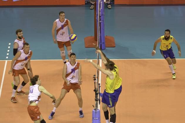 BRASIL X SERBIA Word League BELO HORIZONTE, MG - 05 31 2015: BRAZIL X SERBIA Volleyball WORLD LEAGUE - Player Murilo Brazil during BRAZIL X SERBIA Volleyball WORLD LEAGUE.  Mour?oxPanda