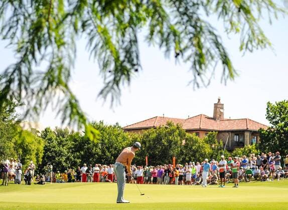 May 31, 2015: Jordan Spieth putts on 2 during final round play of the AT&T Byron Nelson Championship at TPC Four Seasons in Irving, Texas. GOLF: MAY 31 PGA Golf Herren - AT&T Byron Nelson Championship - Final Round Icon150531001 EDITORIAL USE ONLY