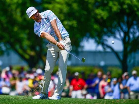 May 31, 2015: Dustin Johnson hits his second shot on 1 during final round play of the AT&T Byron Nelson Championship at TPC Four Seasons in Irving, Texas. GOLF: MAY 31 PGA Golf Herren - AT&T Byron Nelson Championship - Final Round Icon150531026 EDITORIAL USE ONLY