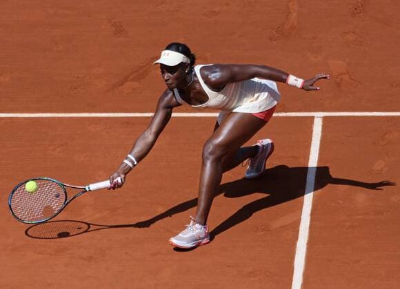 American Sloane Stephens hits a shot during her French Open women s fourth round match against American Serena Williams at Roland Garros in Paris on June 1, 2015. Williams defeated Stephens 1-6, 7-5, 6-3 to advance to the next round.  PAR20150601748 DAVIDxSILPA