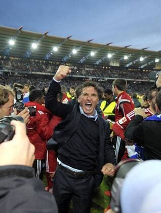 01.06.2015, Fussball Saison 2014 2015, Relegation Rückspiel, Karlsruher SC - Hamburger SV im Karlsruher Wildparkstadion. Trainer Bruno Labbadia ( Hamburg) jubelt . 