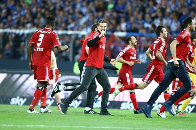 Marcell Jansen (Hamburger SV) bejbuelt den Klassenerhalt, Jubel, Freude, Emotionen Karlsruher SC vs Hamburger SV, Fussball, Bundesliga, Relegation, 01.06.2015 Copyright: Neisx Eibner-Pressefoto EP_ans
