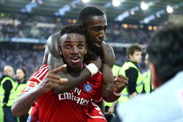 Cleber Janderson Pereira Reis (Hamburger SV) und Johan Djourou (Hamburger SV) bejbueln den Klassenerhalt, Jubel, Freude, Emotionen Karlsruher SC vs Hamburger SV, Fussball, Bundesliga, Relegation, 01.06.2015 Copyright: Neisx Eibner-Pressefoto EP_ans